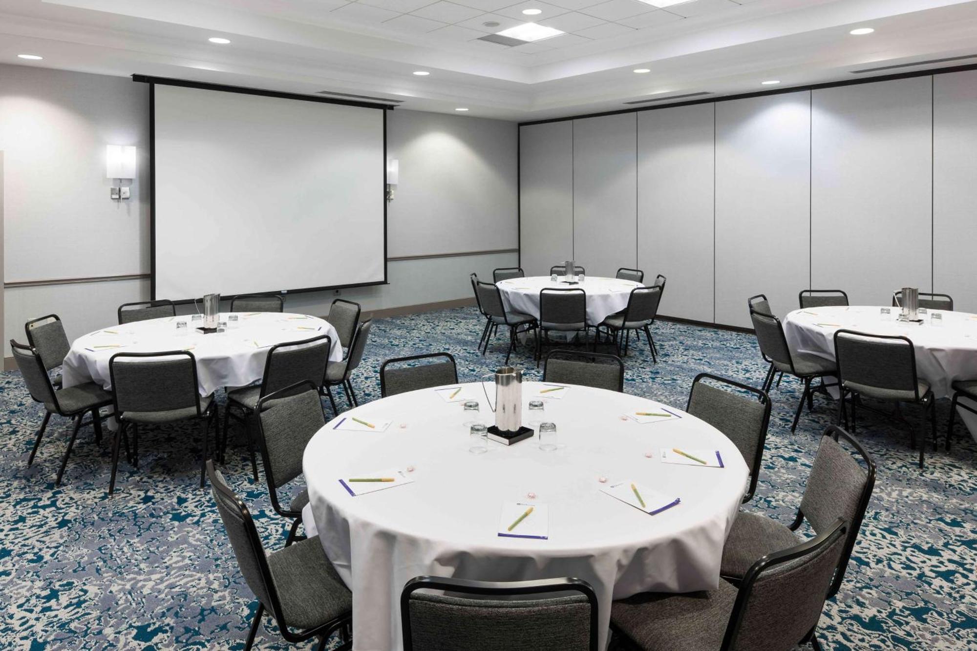 Hilton Garden Inn Detroit/Нови Екстериор снимка
