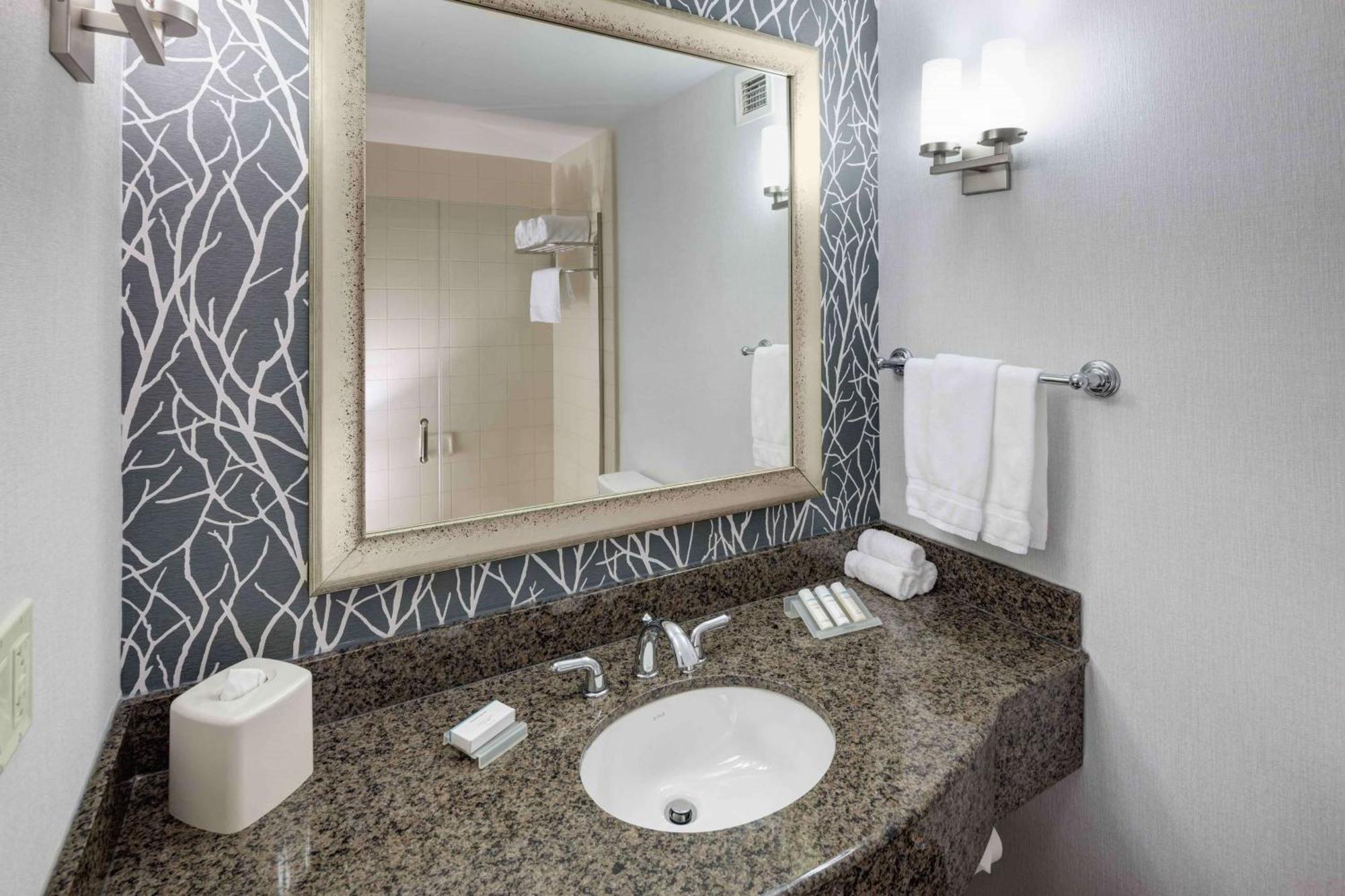 Hilton Garden Inn Detroit/Нови Екстериор снимка