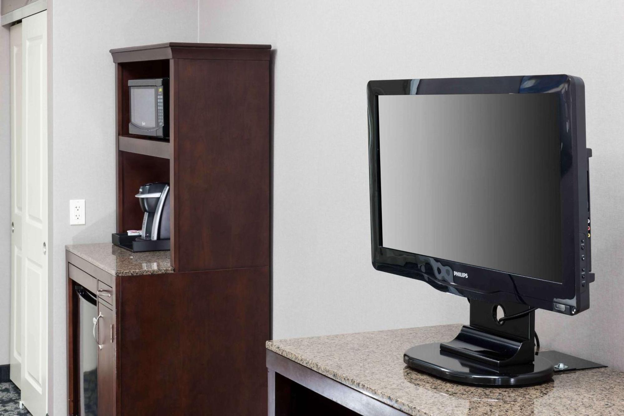 Hilton Garden Inn Detroit/Нови Екстериор снимка