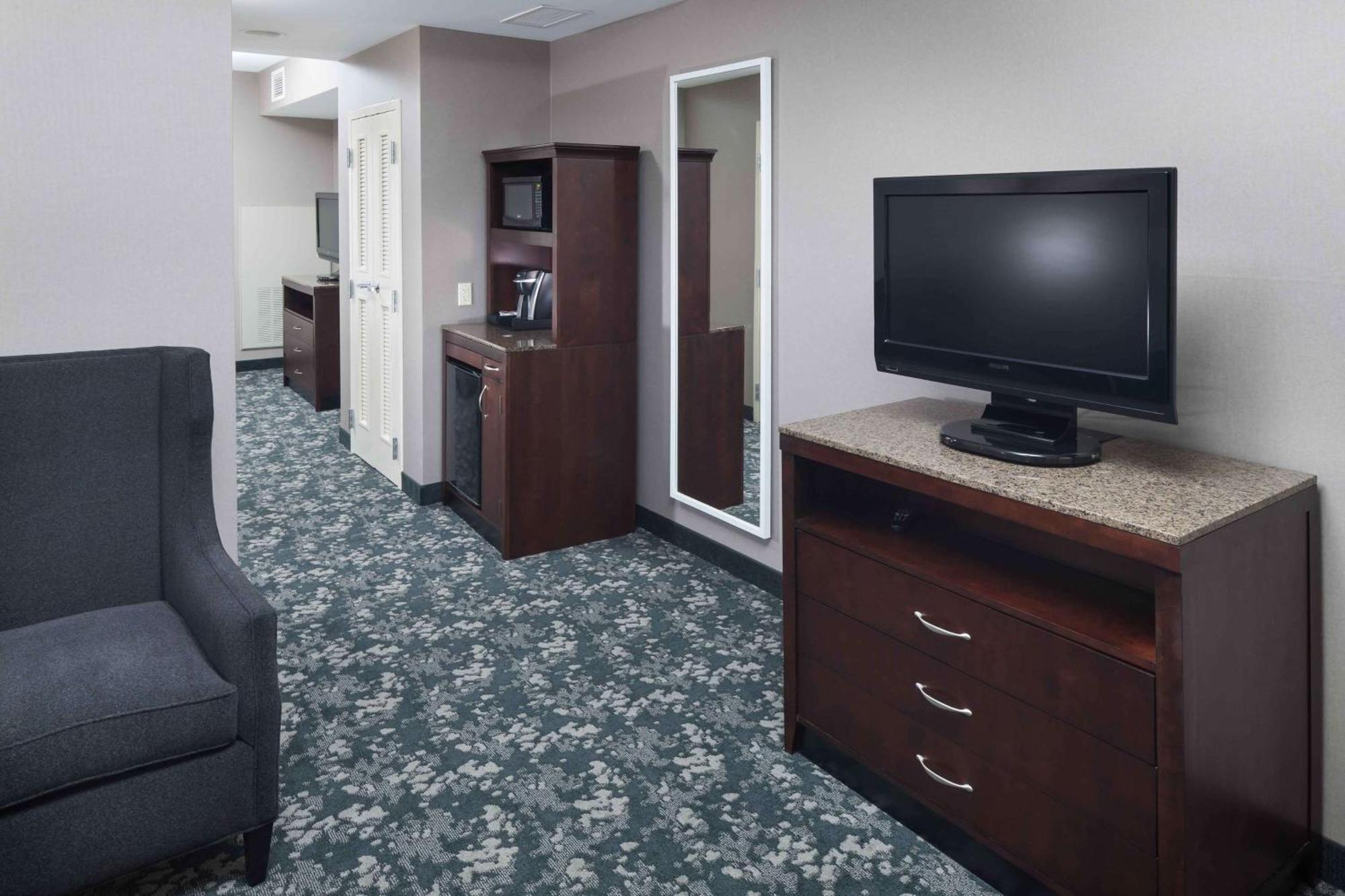 Hilton Garden Inn Detroit/Нови Екстериор снимка