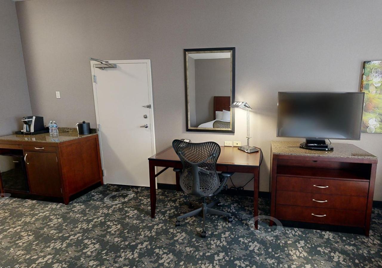 Hilton Garden Inn Detroit/Нови Екстериор снимка